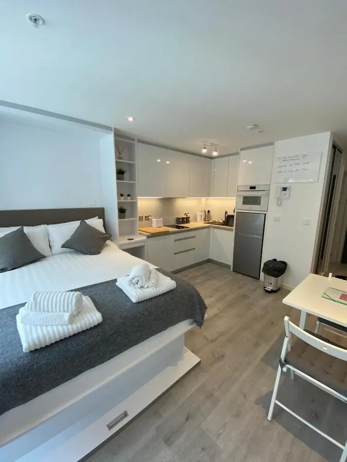 Cp Top Floor Luxury Studio Gibraltar Apartment